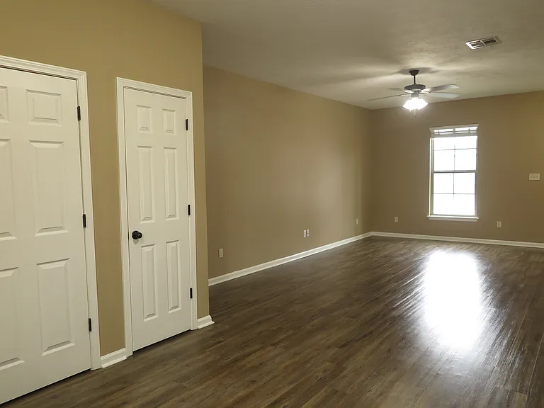 509 E Lagrange St #A — Photo 2