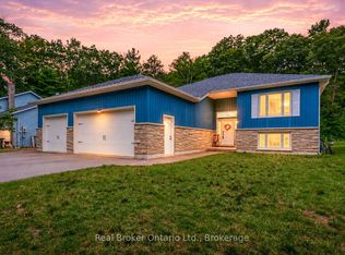 204 Golf Course Rd, Wasaga Beach, ON L9Z 1S6