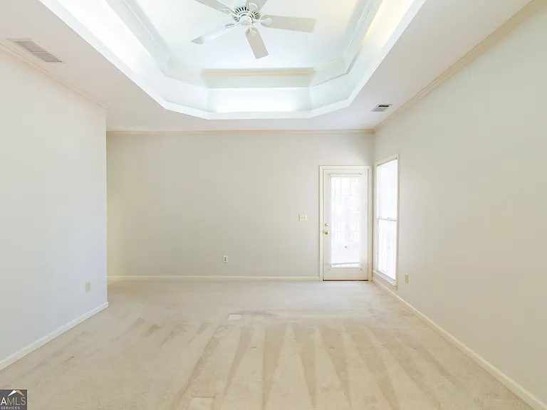 612 Redbud Ln — Photo 45