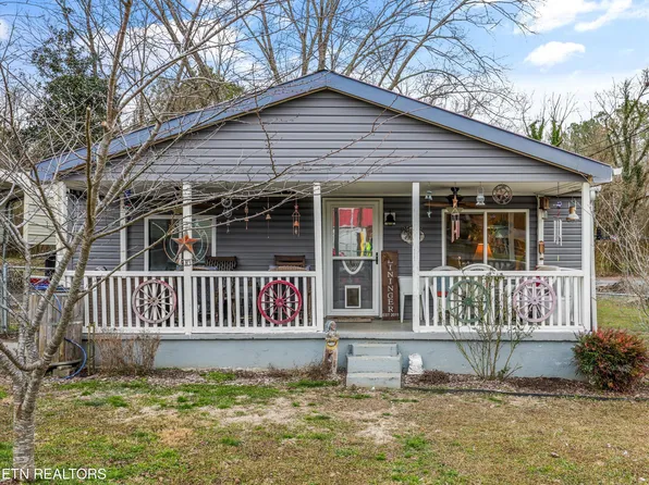 401 Woody Ave, Harriman, TN 37748