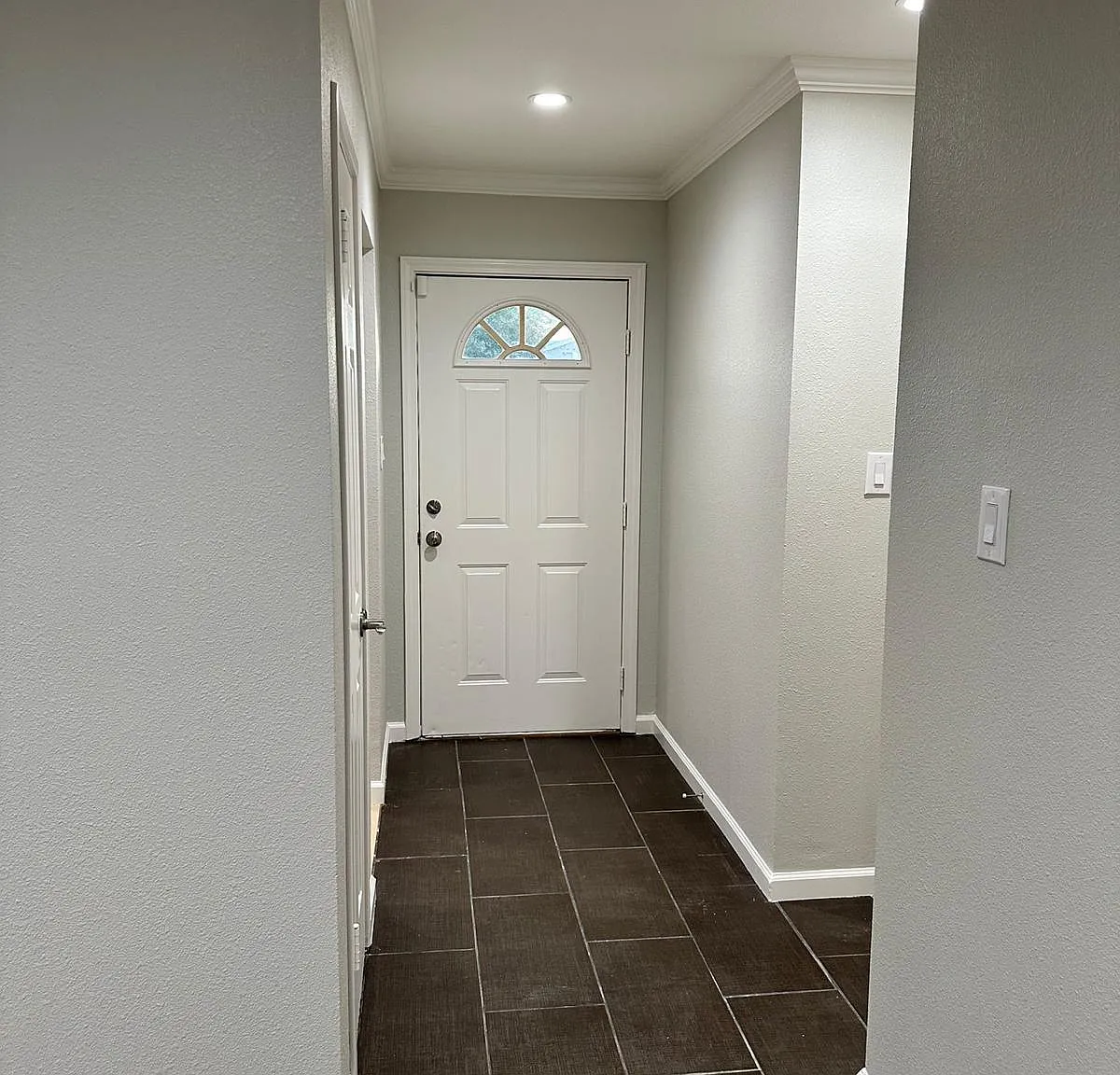 3 bed, 1013 sqft, $2,850 — Photo 2