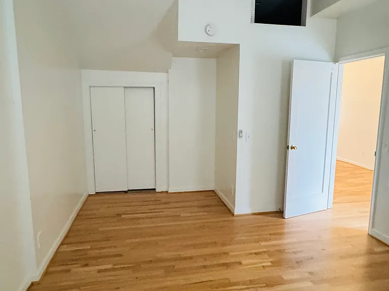 22840 Willamette Dr #5 — Photo 7