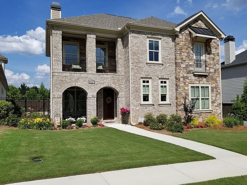 Front-Courtyard on Left Side