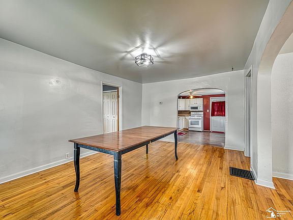 5th image of 518 Comstock St