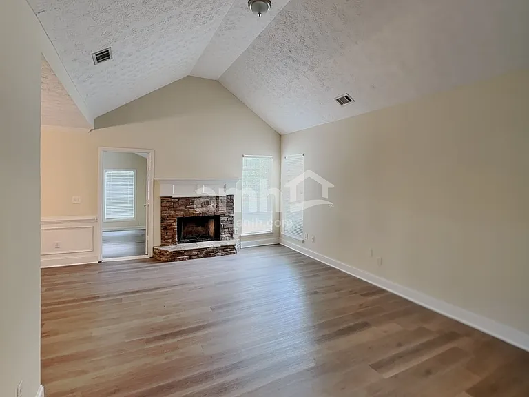 1365 Morrow Dr — Photo 7