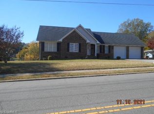 435 N Bridge St, Eden, NC 27288