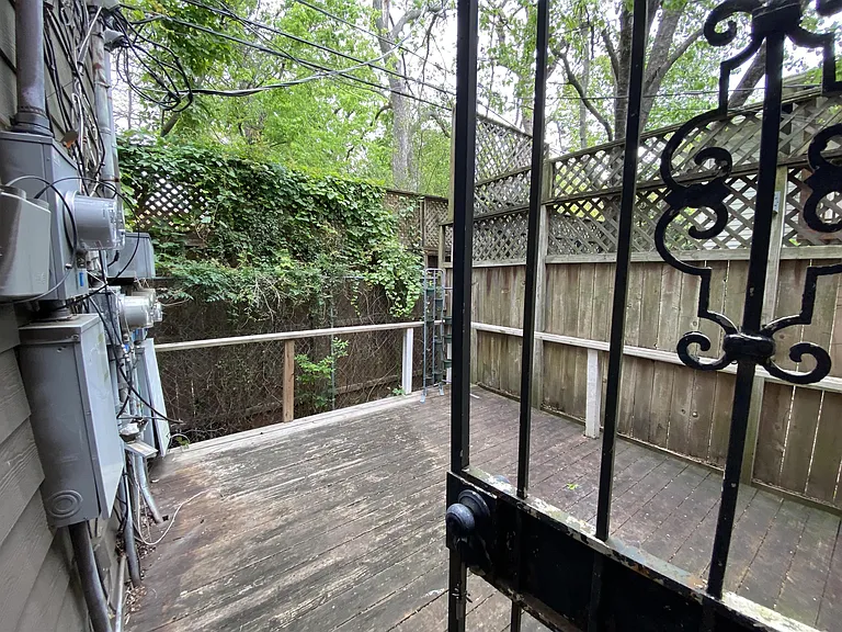 406 Hawthorne St — Photo 11