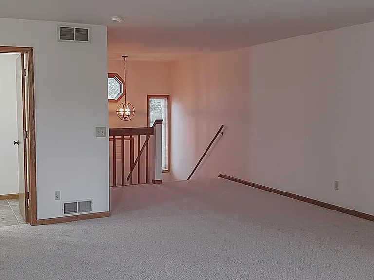 113 W Parkview St #B — Photo 4