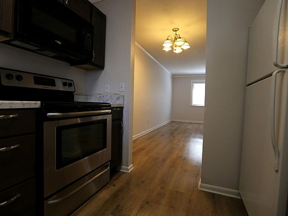 2nd image of 719 Green St APT 103
