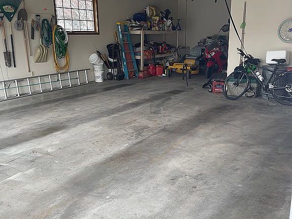 2nd image of 1411 Circle Lake Dr