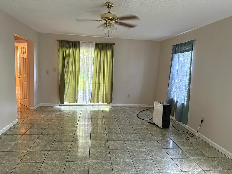 223 Georgia St — Photo 9
