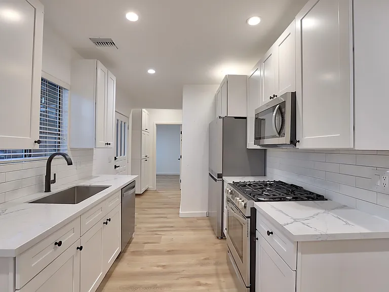 2236 Glendale Blvd #1/2 — Photo 9