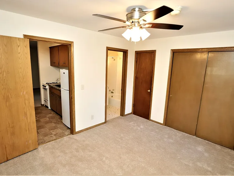 6630 Queen Ave S — Photo 11