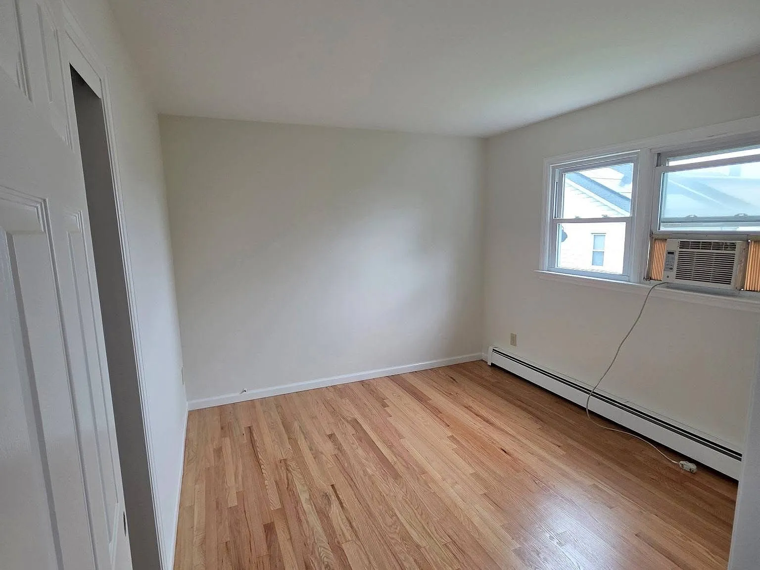 3 bed, 1400 sqft, $3,200 — Photo 2