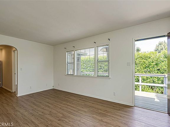 4th image of 313 Venice Way