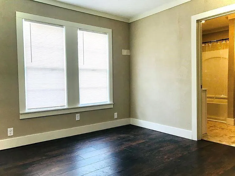 414 E Strand St — Photo 17