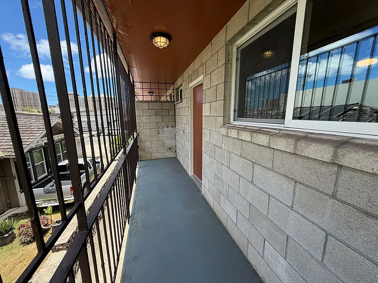 2048 S Beretania St — Photo 16