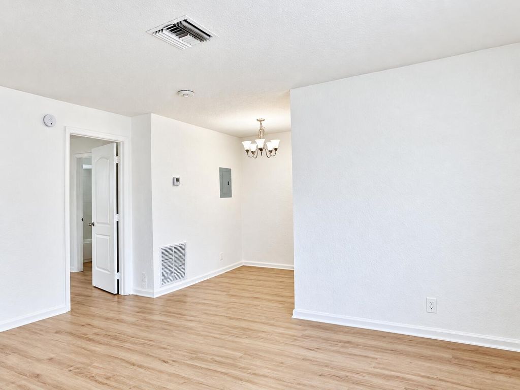1651 NE 33rd St APT 1, photo 4