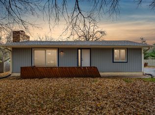5327 NW 72nd St, Urbandale, IA 50322