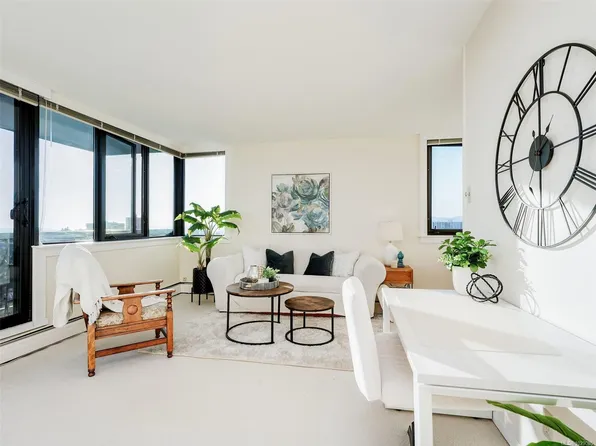 647 Michigan St #1010, Victoria, BC V8V 1S9