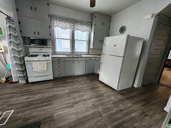 3rd image of 1208 Hill Ave