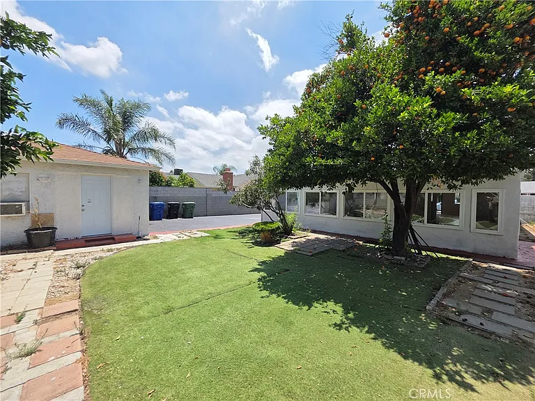 8834 Stansbury Ave — Photo 21