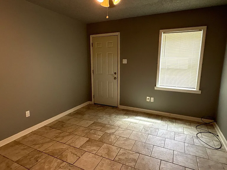 1408 Effie Rd — Photo 6