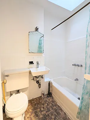 Rented by Manhattan Spaces | media 30