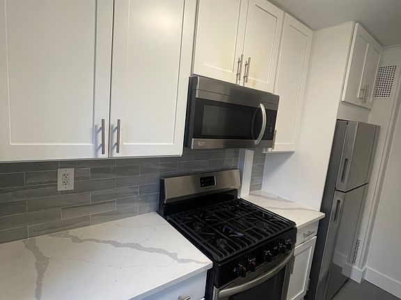3rd image of 192-50 71st Cres APT 1B