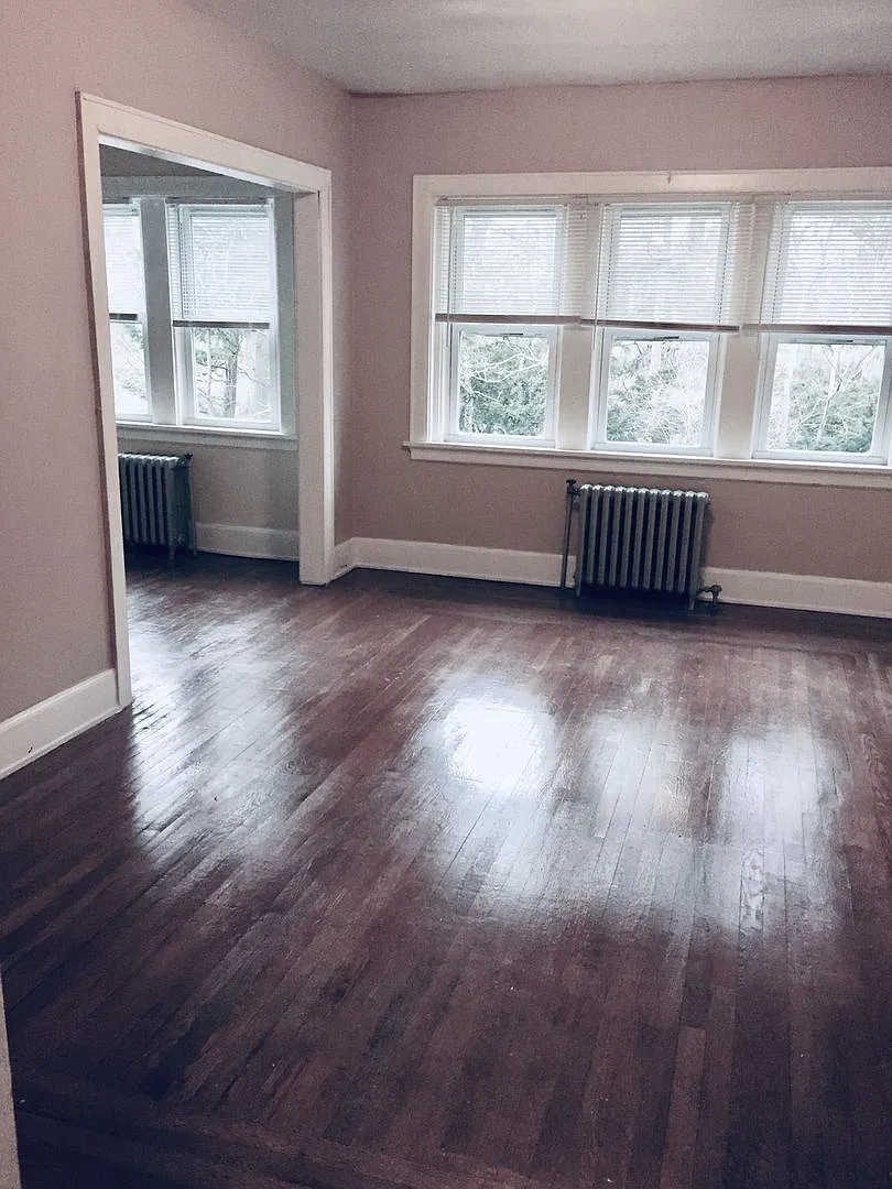 523 Oak St — Photo 2