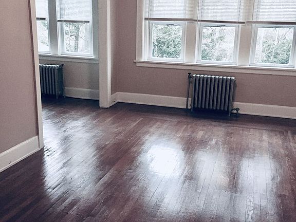3rd image of 523 Oak St APT 204