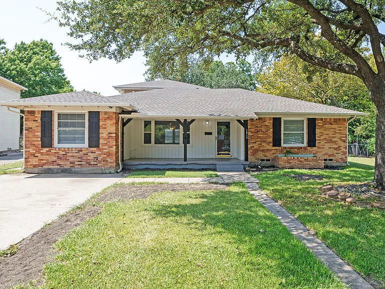 1913 Landa Dr — Photo 1