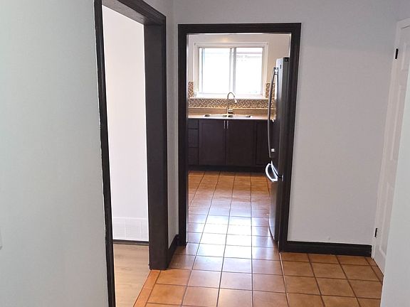 4th image of 26 Murchison Cres N