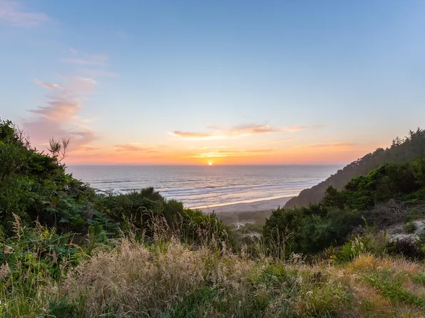 3500/3501 Ridge Rd, Pacific City, OR 97135
