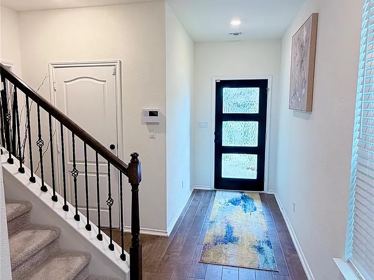 1009 Brambles Dr — Photo 6