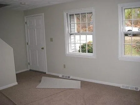 107-109 Commercial St #1 — Photo 9