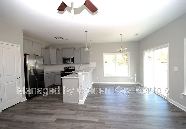 415 S Center St — Photo 4