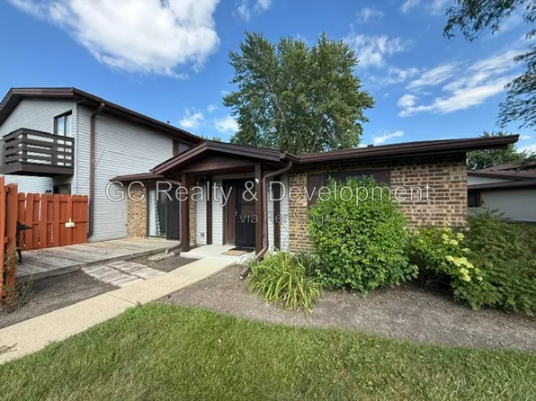 1565 Avati Ln APT C, Aurora, IL 60505