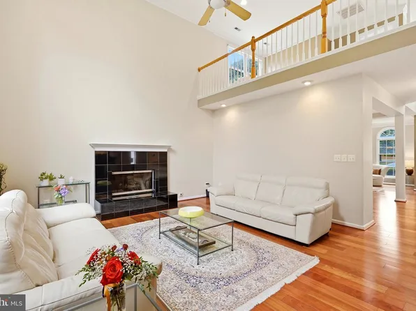 43648 Intrepid St, Chantilly, VA 20152