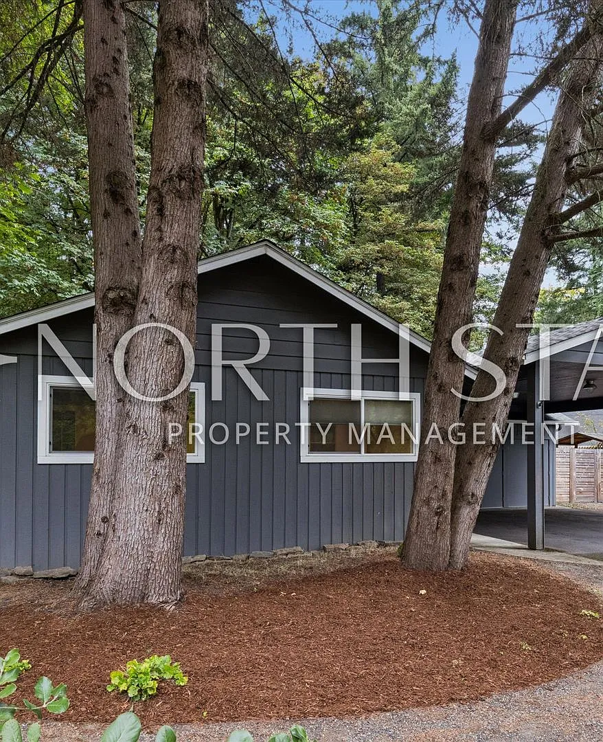 Wooded Setting, Thoughtful Updates & Unbeatable Lake Oswego Location — Photo 2