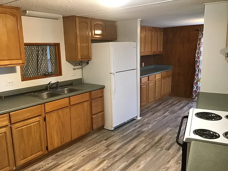 170 Powell Rd — Photo 2