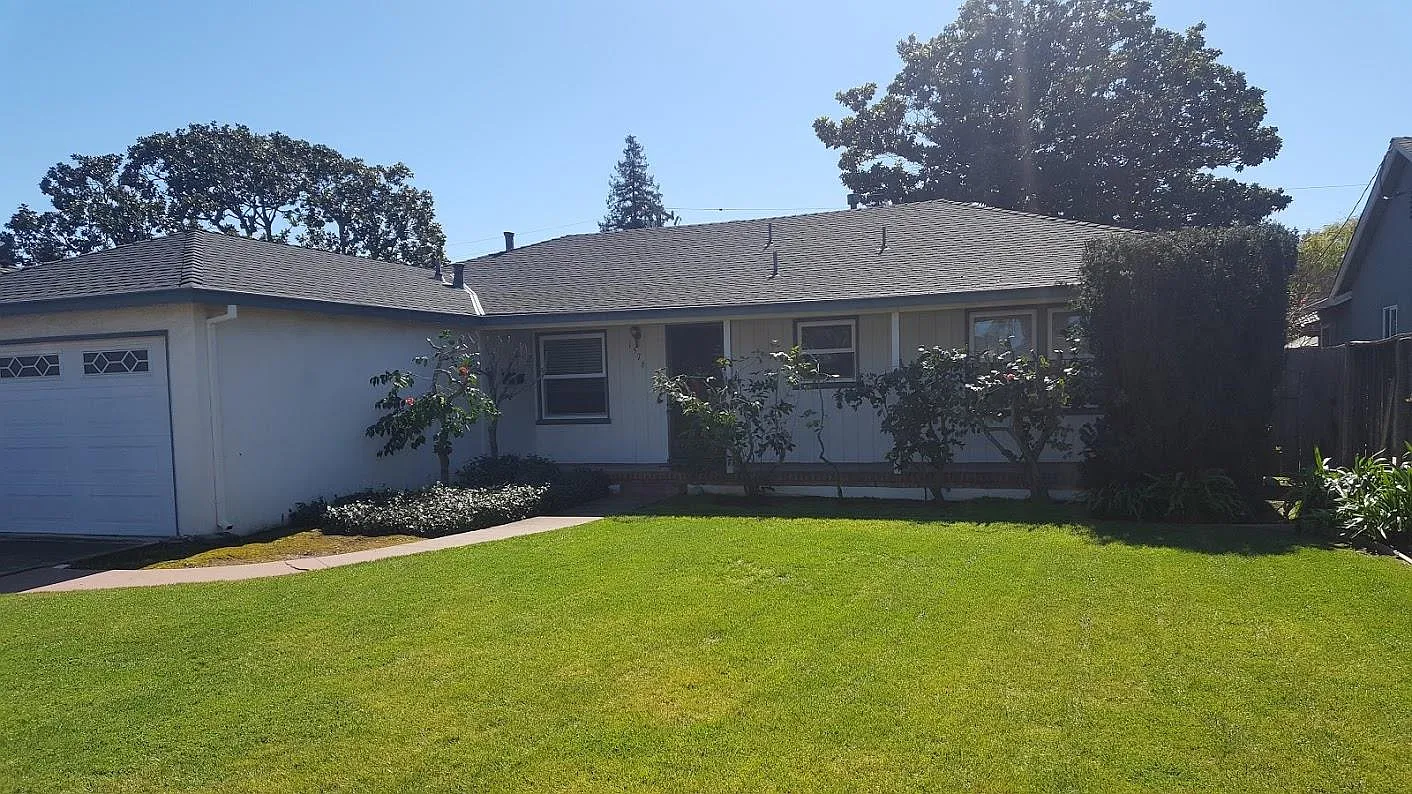 1576 De Anza Way photo 1