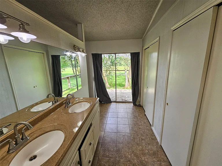 221 Palm Aire Dr — Photo 17