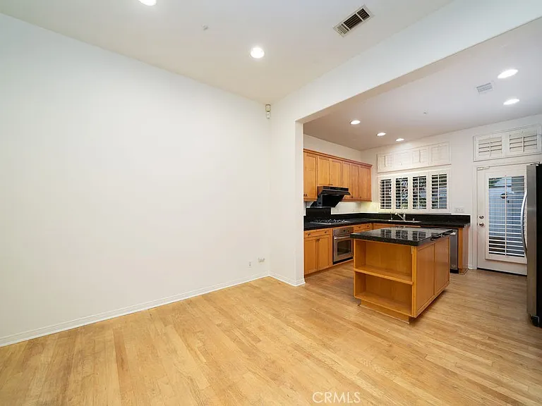 30 Burlingame — Photo 5