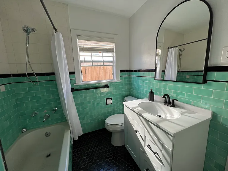 2832 S Rimpau Blvd — Photo 20