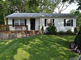 5 Esther Ct, Patchogue, NY 11772