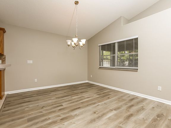 5th image of 11405 Lake Dr