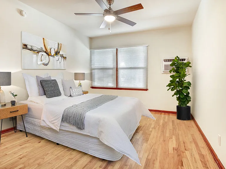 12224-34 Chandler Blvd — Photo 11