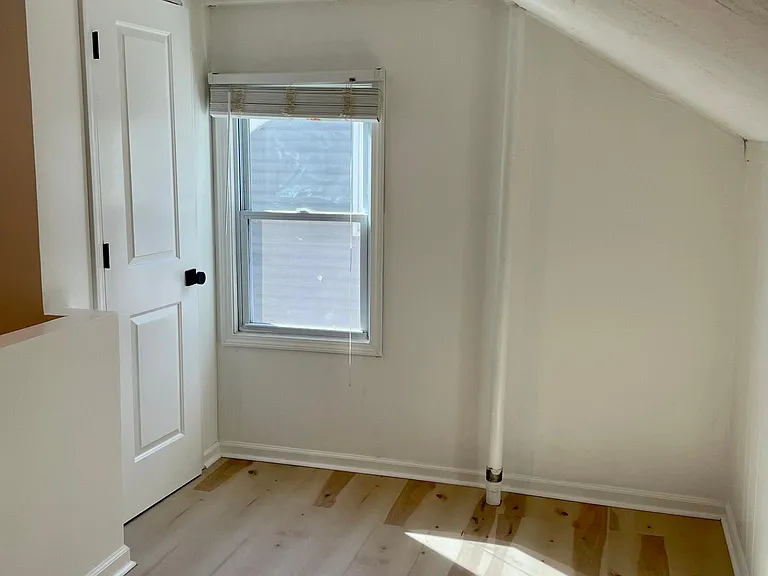 111 W Mapledale Ave — Photo 12