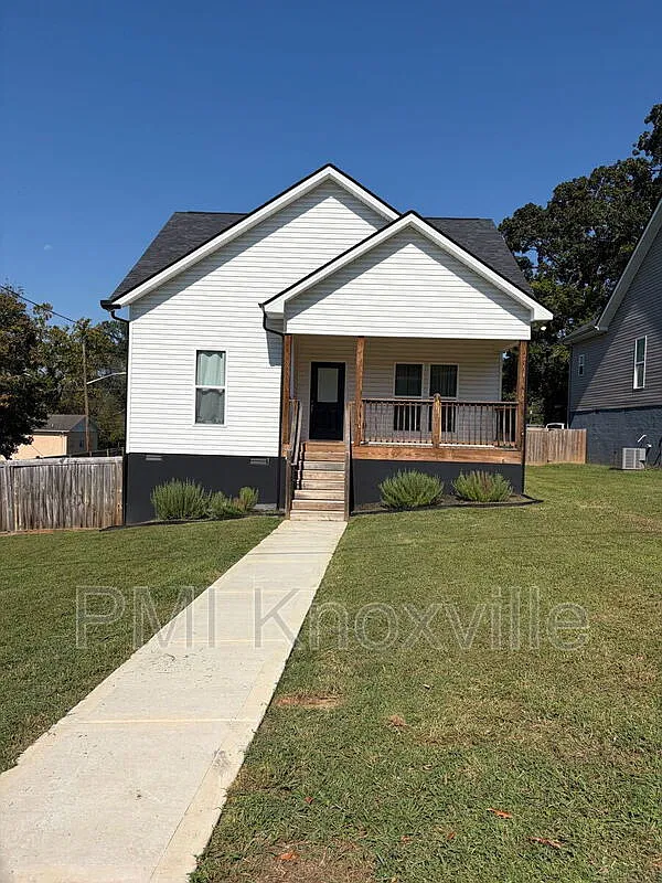3 bed, 2.0 bath, 1367 sqft, $2,200 — Photo 1